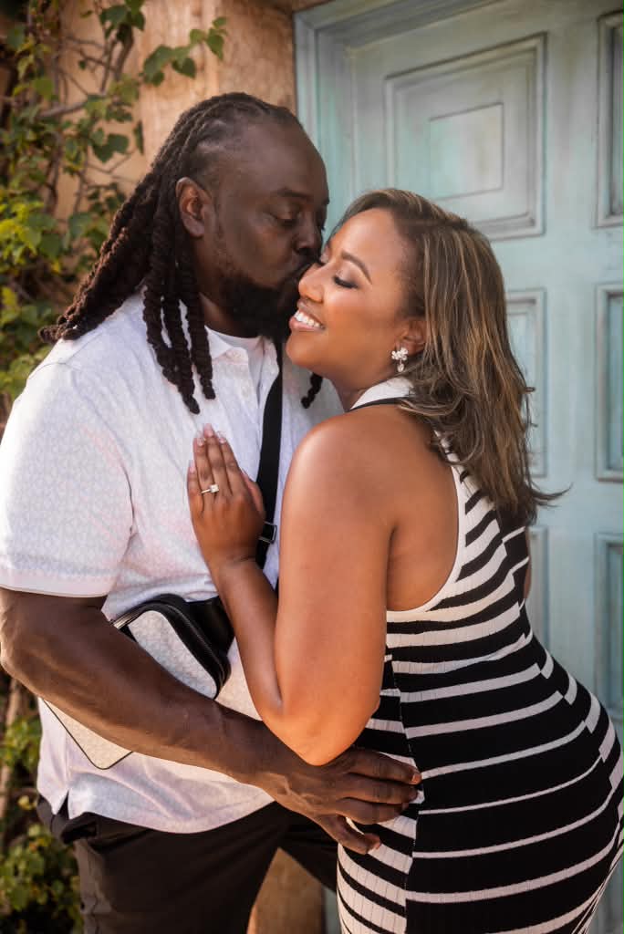 Sharonda and Alfonzo sharing a kiss